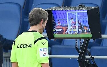 Calcio, Figc pronta a sperimentare la chiamata Var dalle squadre