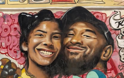 Kobe Bryant, il murales che lo ritrae insieme alla figlia