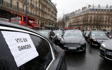Adultero smascherato grazie a Uber chiede 45 milioni di danni