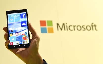 Windows 10 Mobile, addio a dicembre: Microsoft consiglia iOS o Android