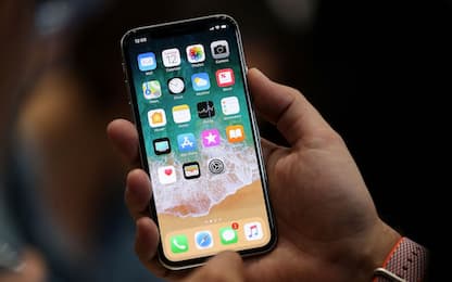Apple, lavoro illegale in Cina per produrre l'iPhone X