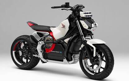 Honda presenta la moto elettrica che non cade a bassa velocità