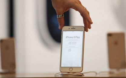 iPhone 8, batterie si “gonfiano” durante ricarica: indagine in corso