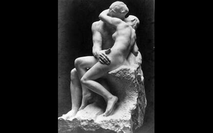Facebook censura e poi riabilita il "Bacio" di Rodin