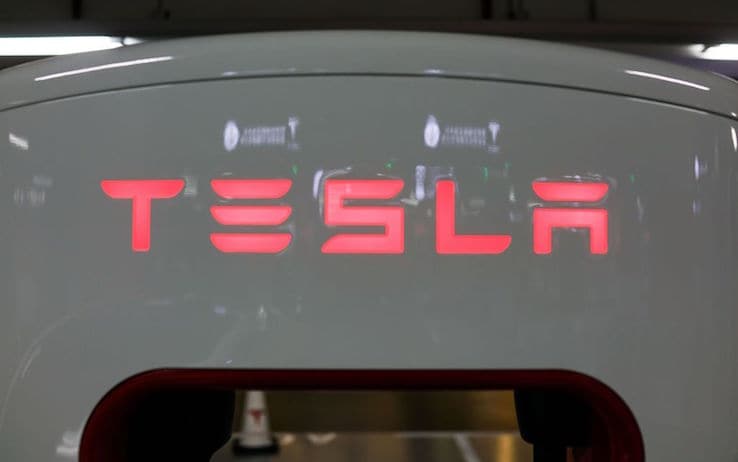Il logo di Tesla Il logo di Tesla