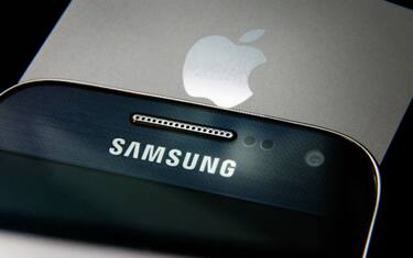 Samsung, nuovo brevetto svela smartphone con 6 fotocamere