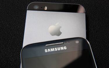 GettyImages_samsung_apple