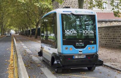 Parigi, bus senza conducente sperimentato al Bois de Vincennes
