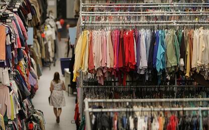 Salerno, rubano lingerie in negozio cinese: arrestate tre diciottenni