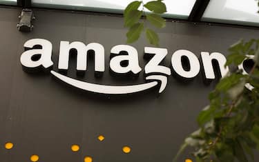 Amazon introduce i pagamenti col palmo della mano: ecco Amazon One