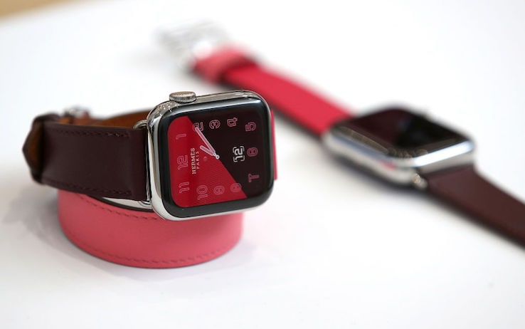 Roma, ex maestro di sci si salva da un infarto grazie all'Apple Watch | Sky  TG24