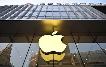 Apple brevetta una cover per iPhone che cambia per assorbire gli urti