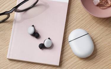 Gli auricolari senza fili trainano il mercato dei dispositivi audio